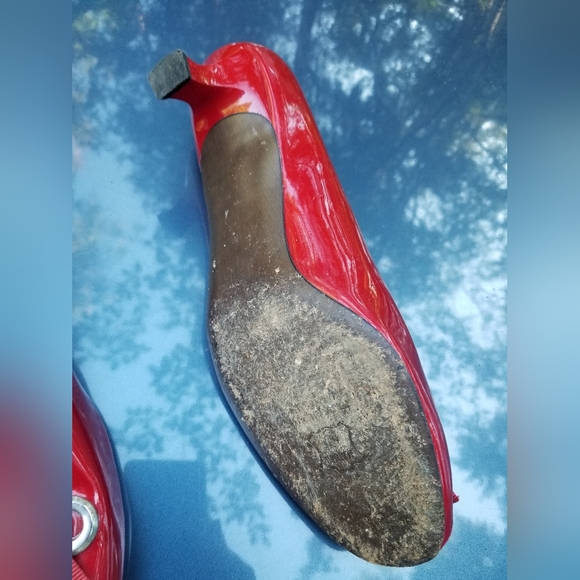 Size 10.5 Shiny Red High Heel Shoes Stuart Weiztman Leather Peep Toe Bow Ladies - Picture 2 of 12